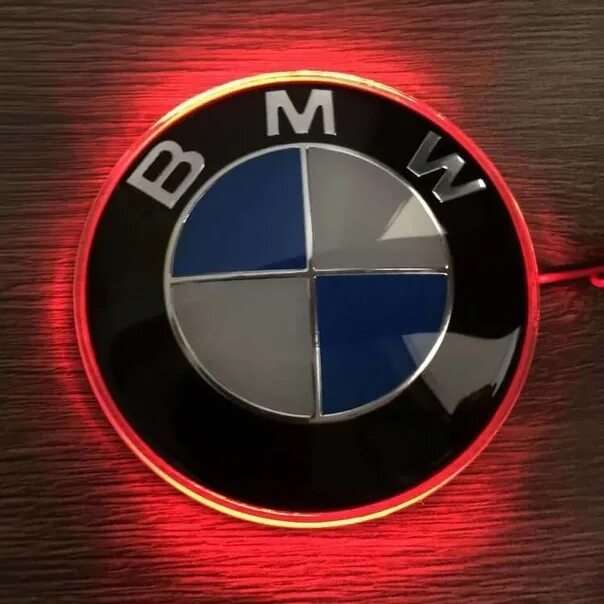 Покажи фото значка бмв BMW уходят из России