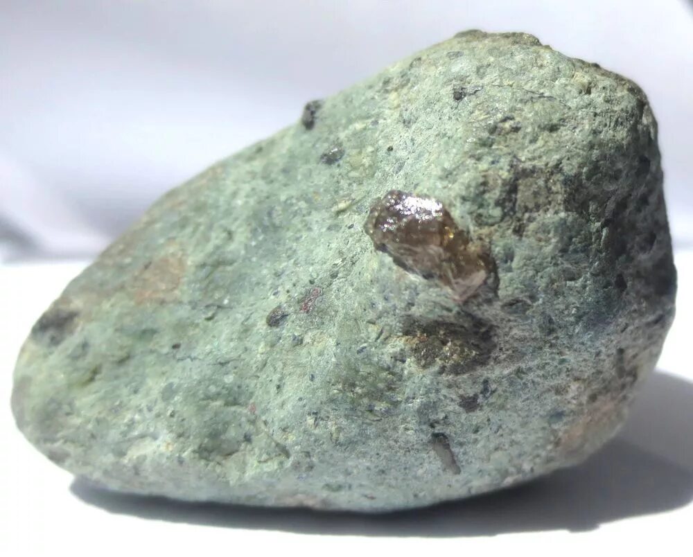 Покажи как выглядит камень Kimberlite Uncut Natural Rough Diamonds Diamond Matrix Raw gemstones rocks, Mine