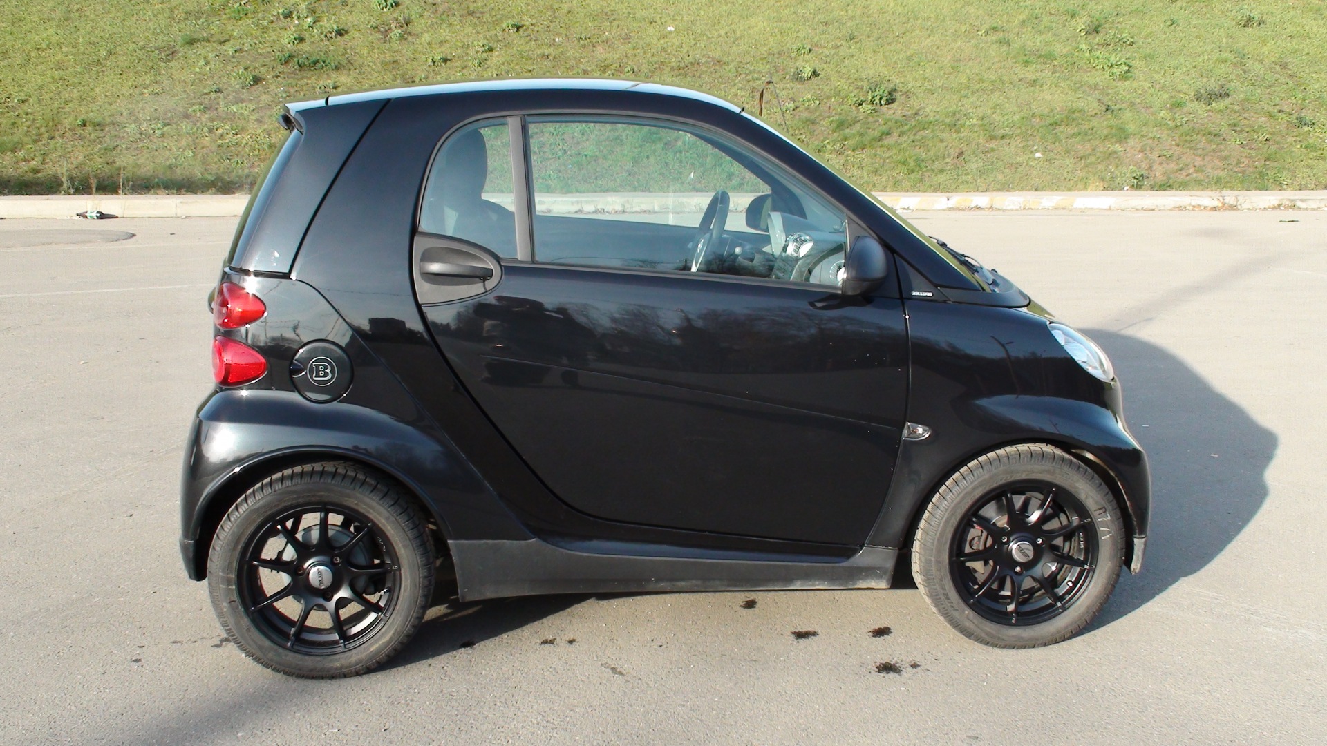 Покажи как выглядит машина Smart fortwo (2G) 1.0 бензиновый 2008 ОКА BRABUS на DRIVE2