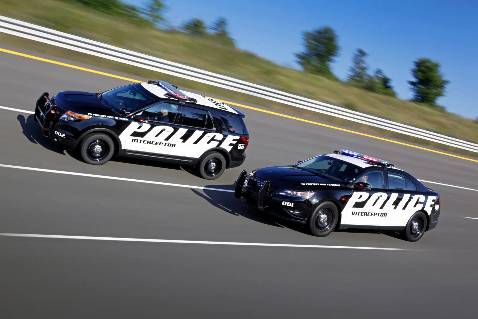 Покажи как выглядят полицейские машины Ford’s Police Interceptor Outpaces Competition at LA Sheriff’s Department Testin