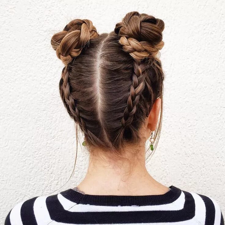 Покажи какую прическу можно заплести Upside down Dutch braids into 2 braided buns. Идеи причесок, Модные прически, Пр