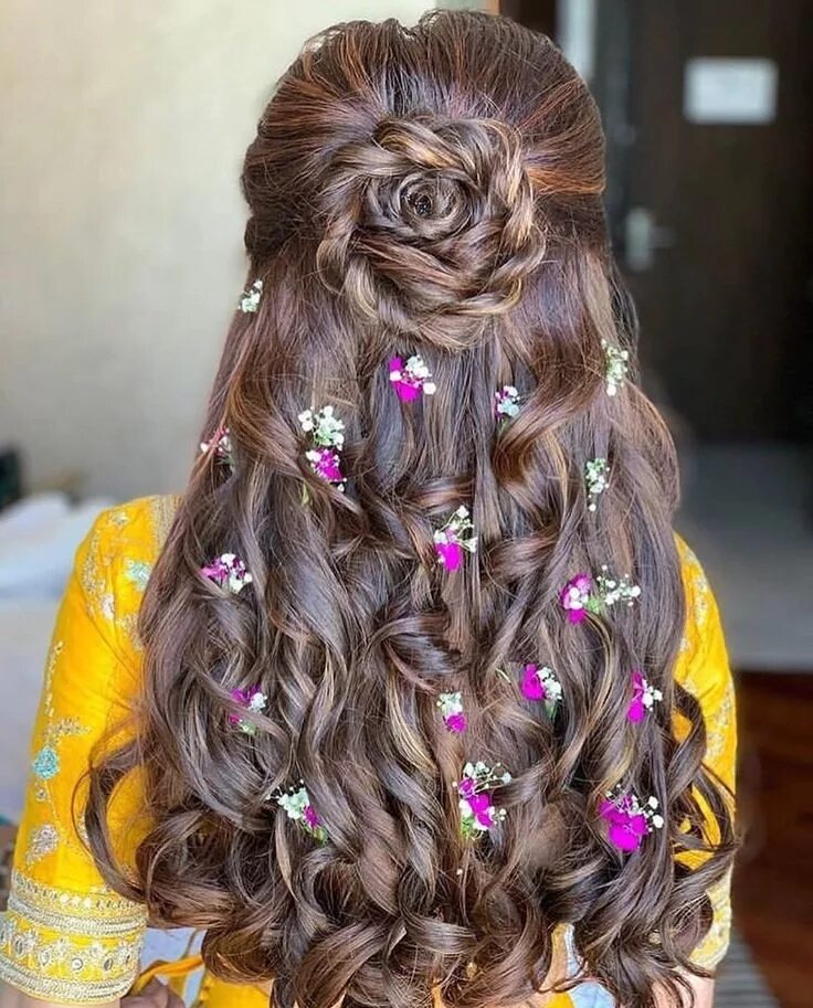 Покажи красивые прически на день рождения 25+ Pre-Wedding Hairstyles for Mehndi Haldi or more functions! Bride hairstyles,