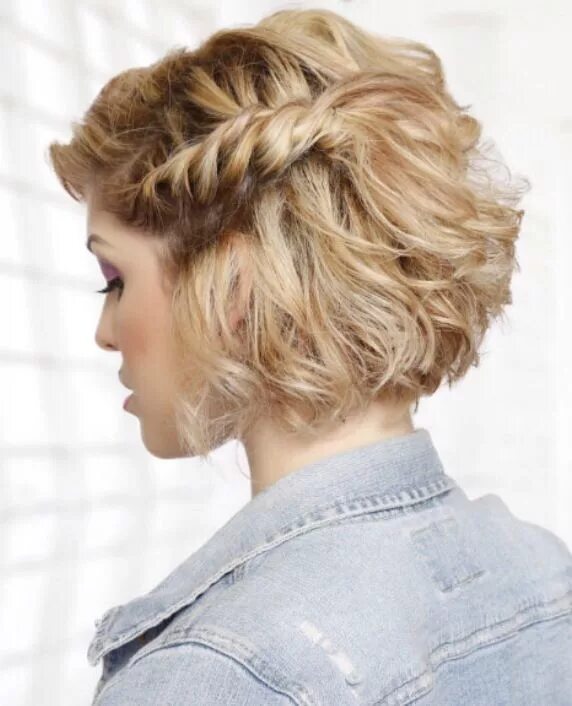 Покажи красивые прически на короткие волосы Short bob with side braid Braids for short hair, Thick hair styles, Short hair s