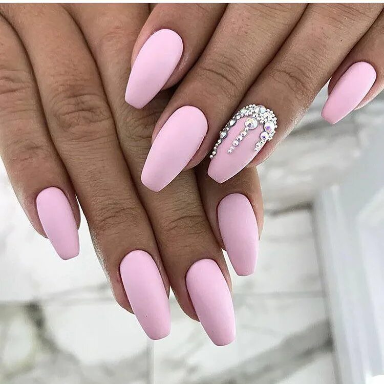 Покажи красивый розовый маникюр pink and rhinestones Coffin nails matte, Pink nail designs, Hot pink nails