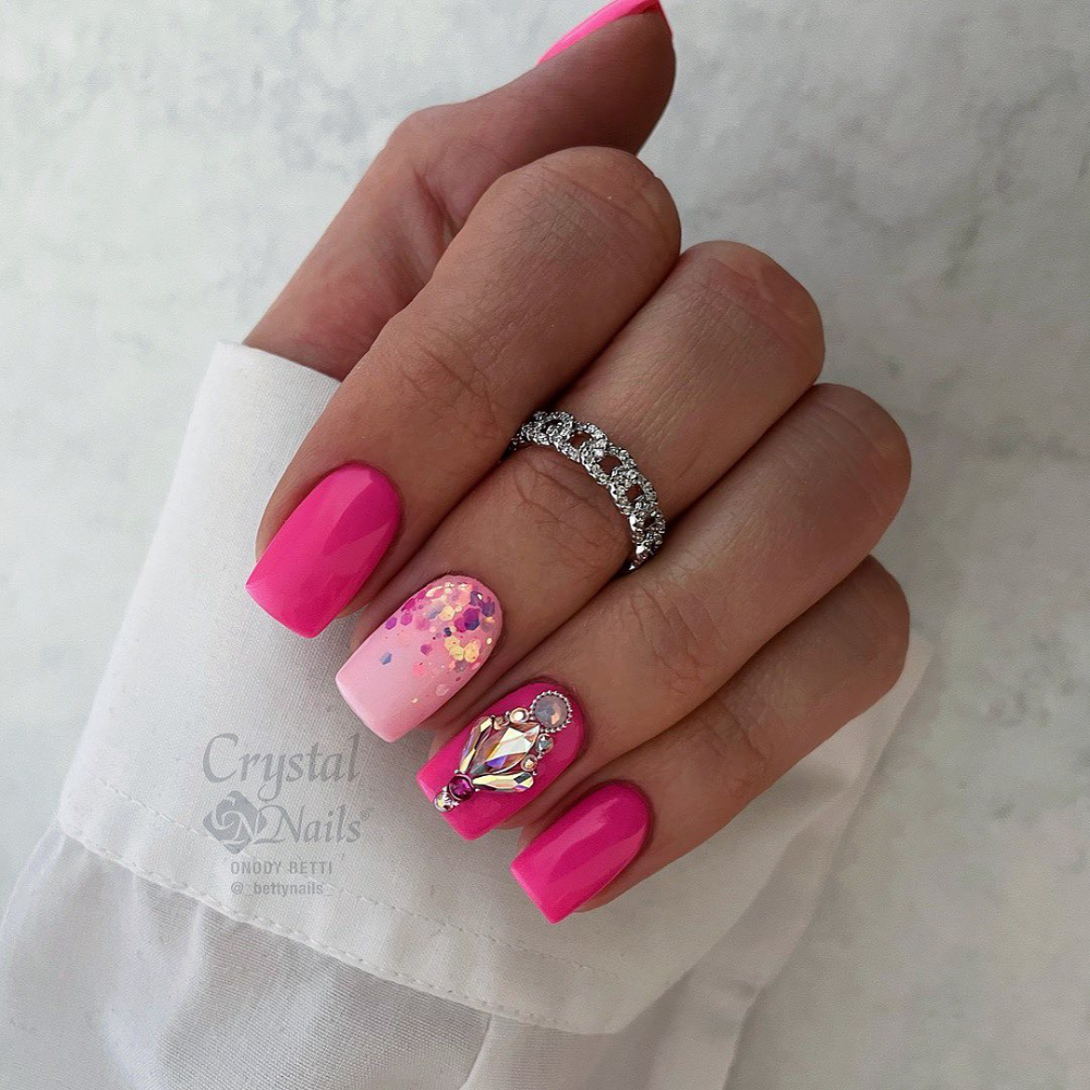 Покажи красивый розовый маникюр Pin by Sanne Tjepkema on Nagels in 2024 Hot pink nails, Diamond nail designs, Gl