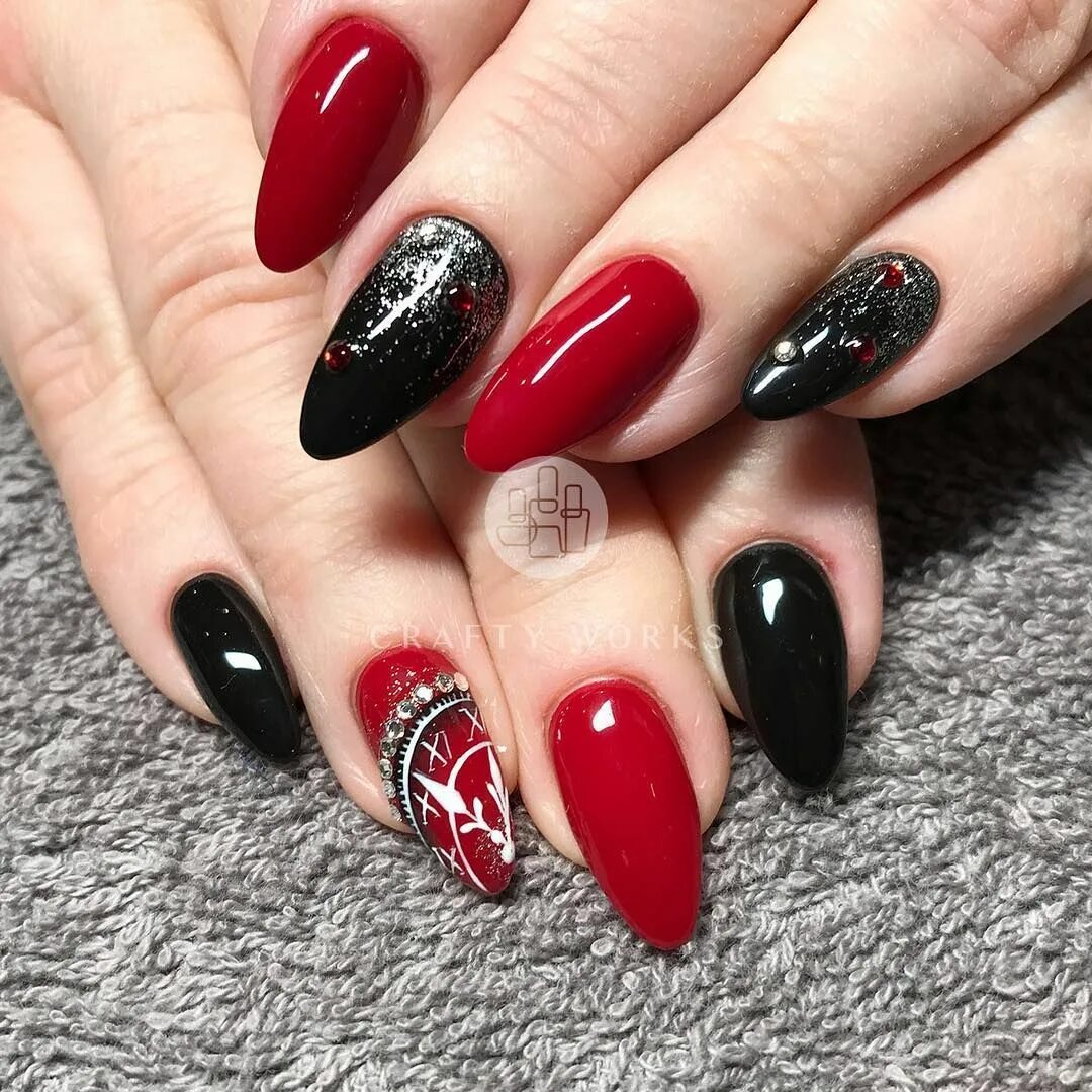 Покажи маникюр красный с черным 43 Outstanding Red Nails That You Must Try in 2024 Red nail art, Best nail art d