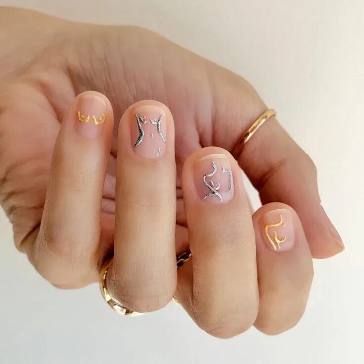 10 diseños de manicura que quedan mejor en uñas cortas Manicura, Manicura de uña