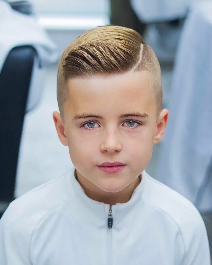 Покажи модные стрижки для мальчиков 29 Coolest Haircuts for Kids (2020 Trends) StylesRant Cortes de pelo de bebé var