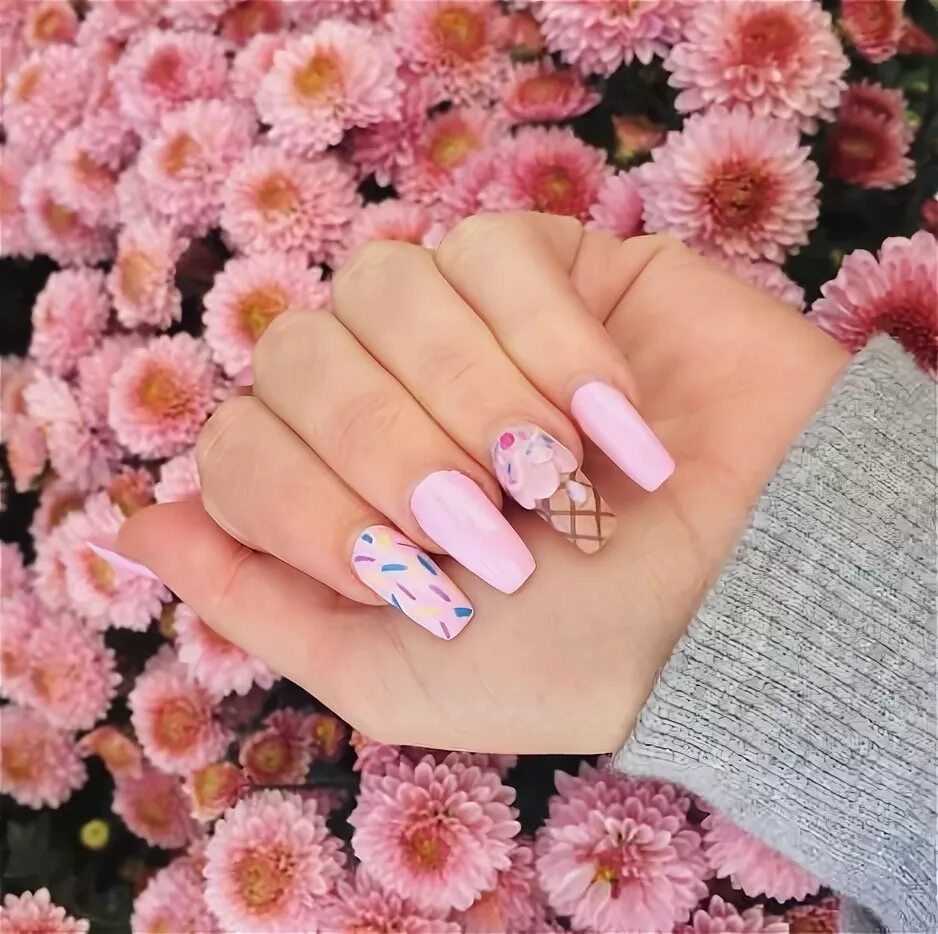 Покажи модный маникюр 24 года 25 Summer Nail Art Ideas That Aren't Afraid to Bring on the Color Cream nail art