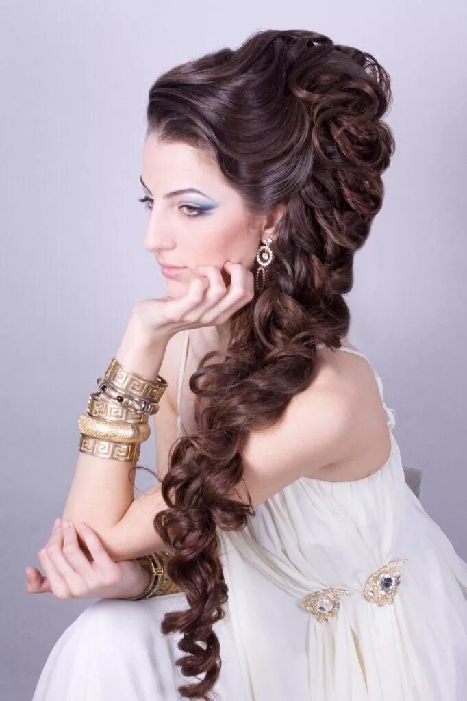 Покажи прически на длинные волосы Super long half-updo Ball hairstyles, Hair romance, Bridal hair and makeup