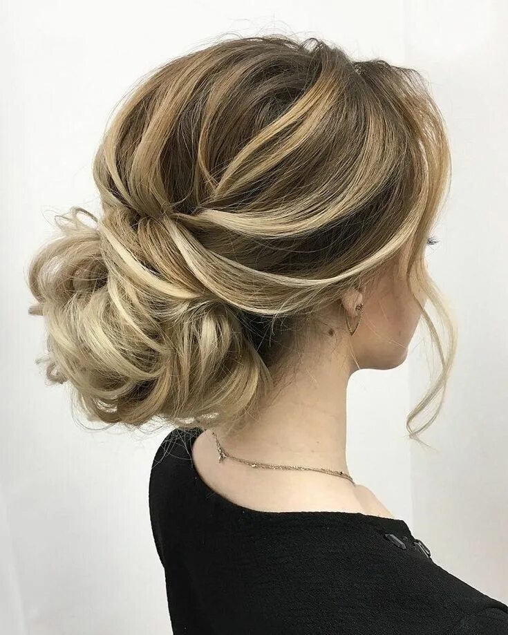 Покажи прически на среднюю длину волос Beautiful Wedding Updos For Any Bride Looking For A Unique Style Unique wedding 