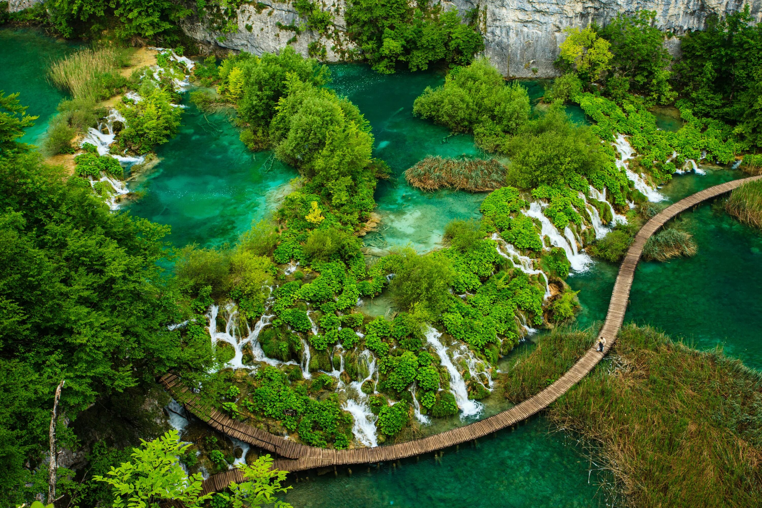 Покажи самые красивые фото в мире Plitvice Lakes National Park Plitvice Lakes National Park, Croatia Attractions -