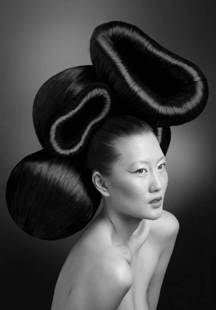 Покажи самые красивые прически в мире Cheveux Avant garde - Le Coloriste Side bun hairstyles, Bun hairstyles, Avant ga