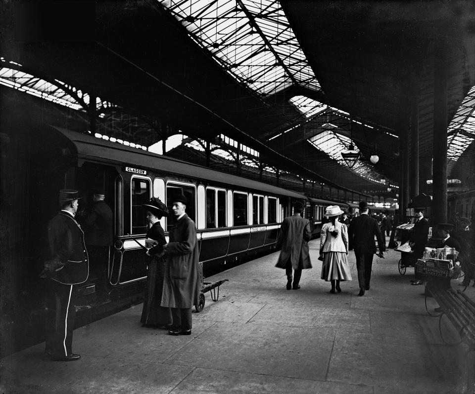 Покажи вокзал на фото Fascinating photos give insight into historical luxury of Scottish sleeper train