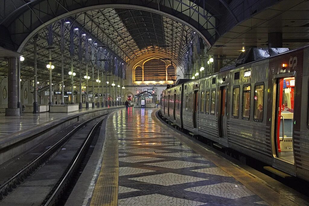 Покажи вокзал на фото L'ultimo treno / The last Train (Rossio Station, Lisbona, . Flickr