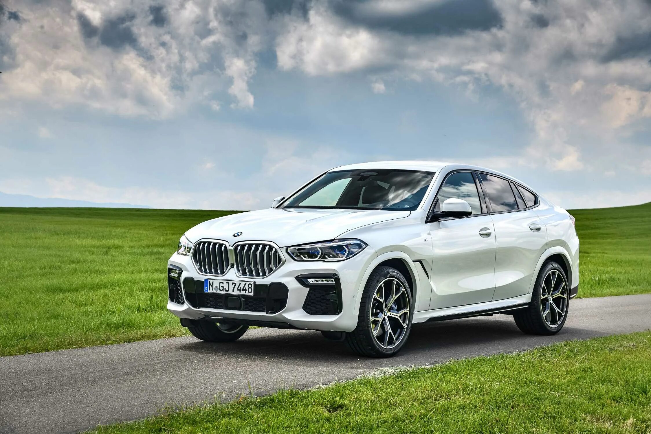 Покажите фото бмв икс 6 The new BMW X6 xDrive30d (05/2020).