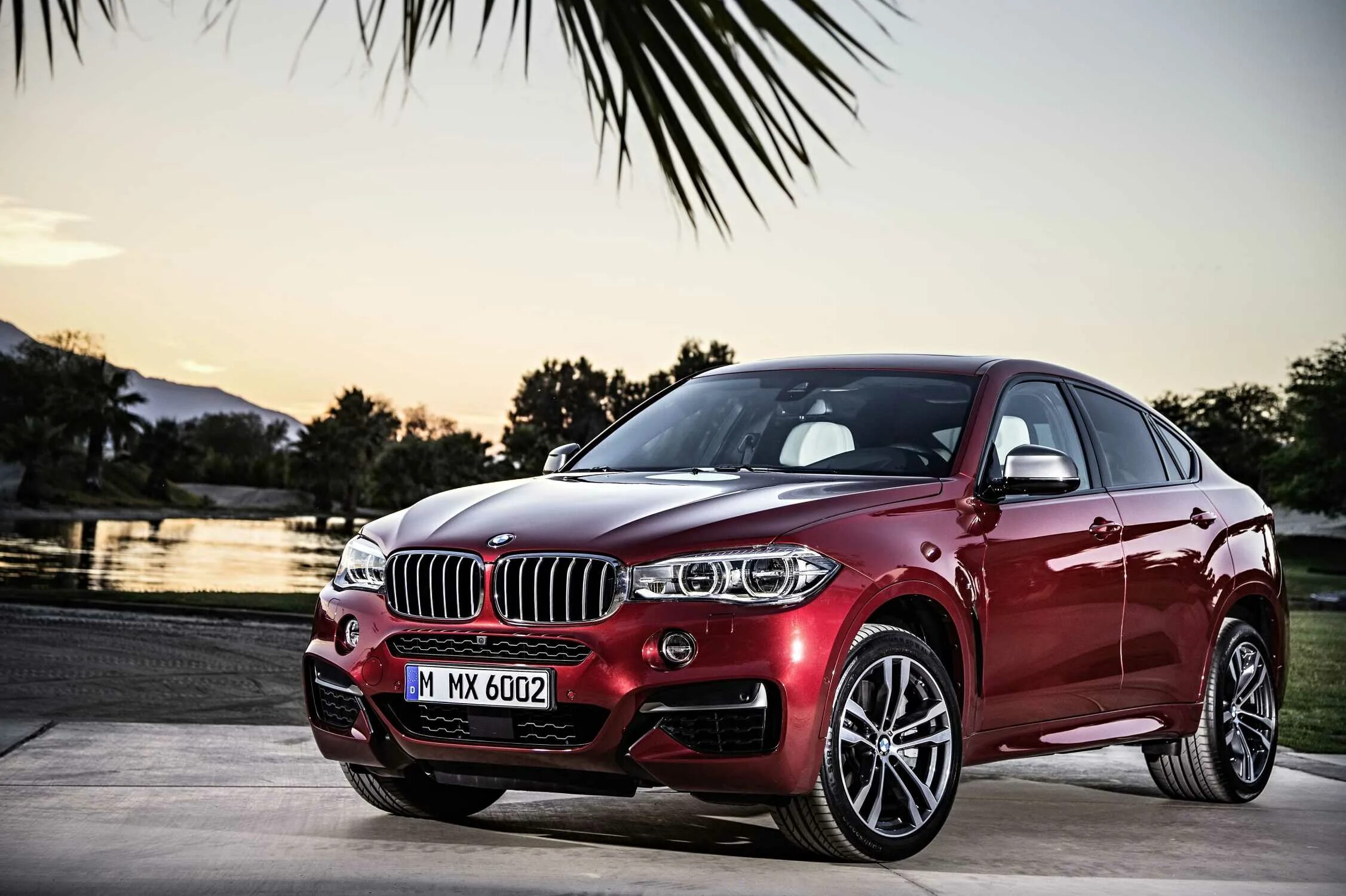 Покажите фото бмв икс 6 The new BMW X6 M50d in Flamenco Red (06/2014).