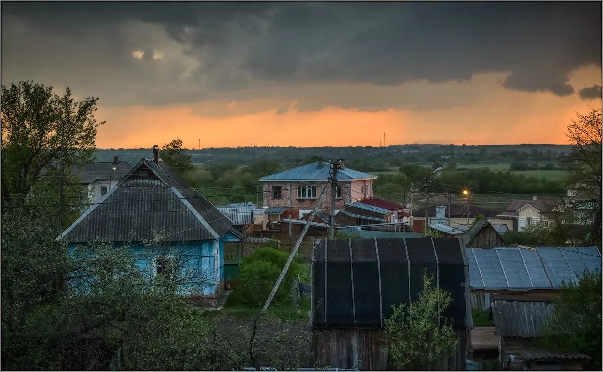 Покажите фото поселка Вечерняя непогда над поселком ( Снимок сделан 16 мая 2012 г.) - Галерея иеромона