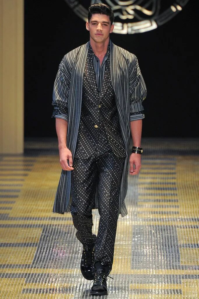 Показы мужской моды в скандинавии Versace Spring 2013 Menswear Fashion Show Menswear, Versace men, Versace