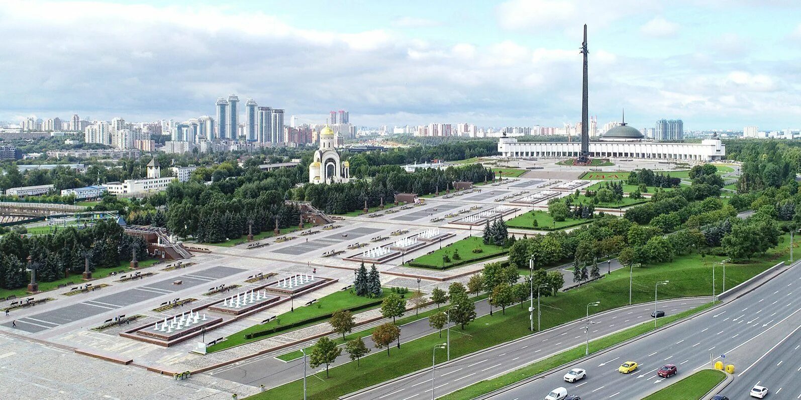 Поклонка площадь победы 3 москва фото High in the clouds: the tallest monument in Moscow / News / Moscow City Web Site