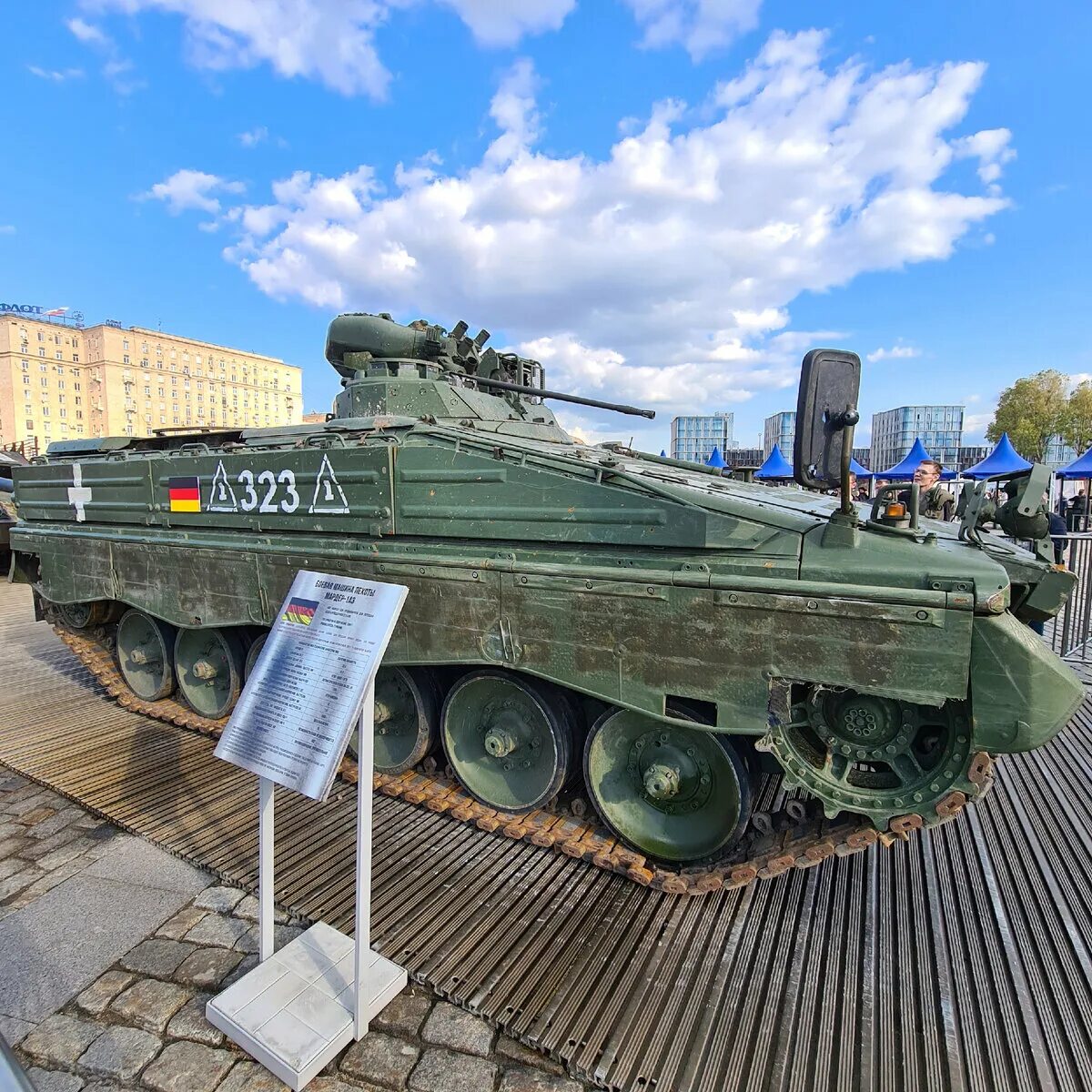 Поклонная гора военная техника фото Выставка трофейной военной техники и вооружения "Трофеи армии России" в Москве н