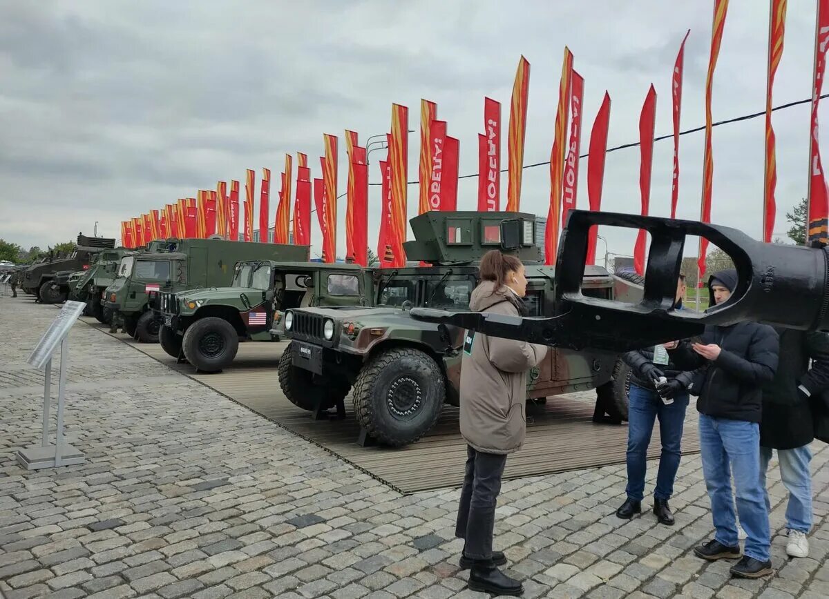 Поклонная гора военная техника фото Выставка трофейной техники на Поклонной горе Вирус садоводства Дзен