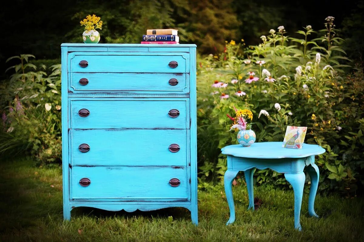 Покрашенная мебель фото Love antique furniture repainted in vibrant colors. Especially this turquoise be