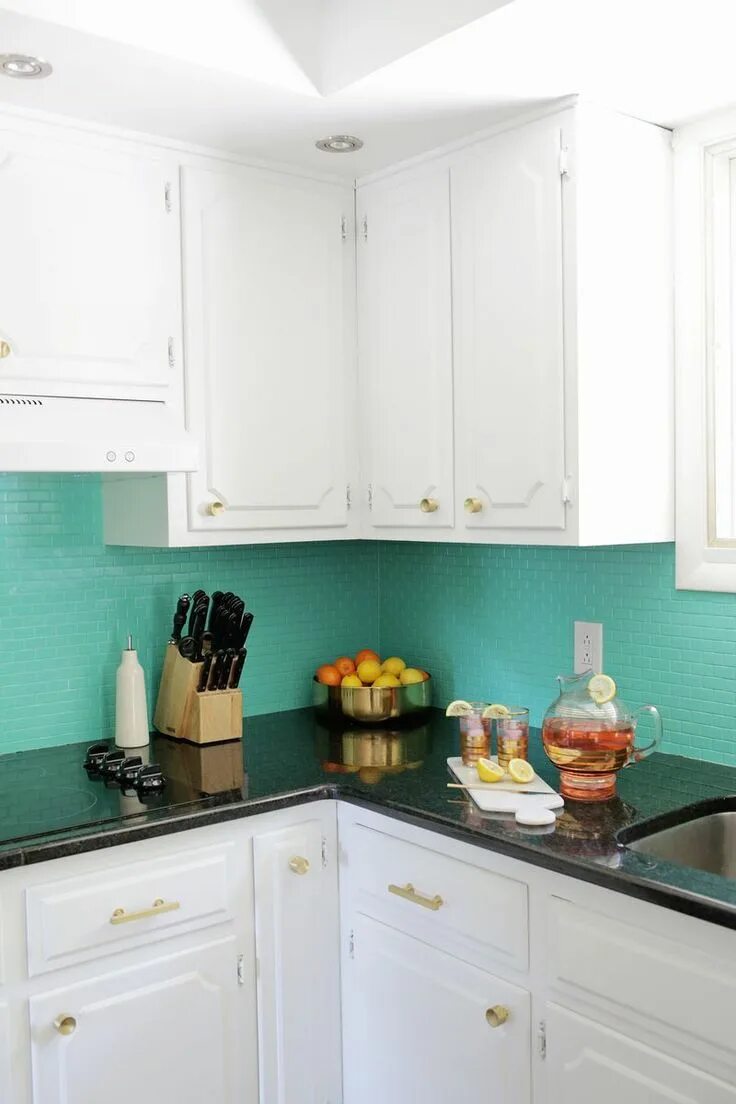 Покрашенная плитка на кухне фото Why Renovate When These Easy Home Updates Are Possible? Kitchen backsplash tile 