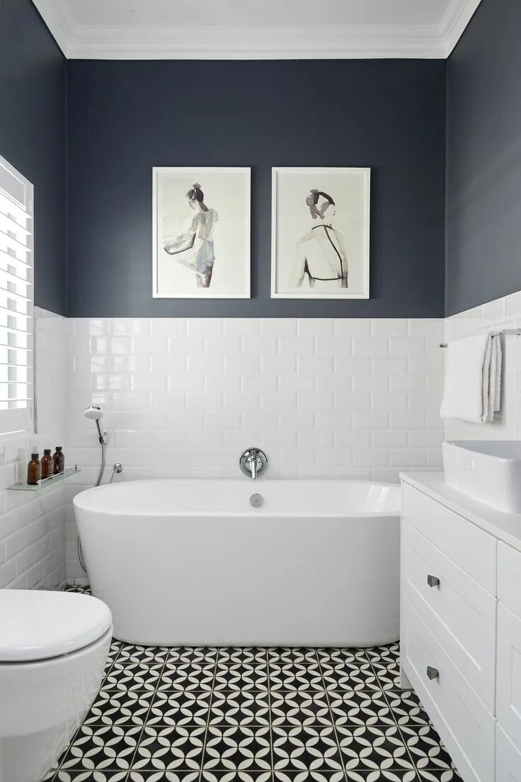 Покрашенная плитка в ванной фото Carrelage : 15 modèles pour une salle de bains moderne Small bathroom makeover, 