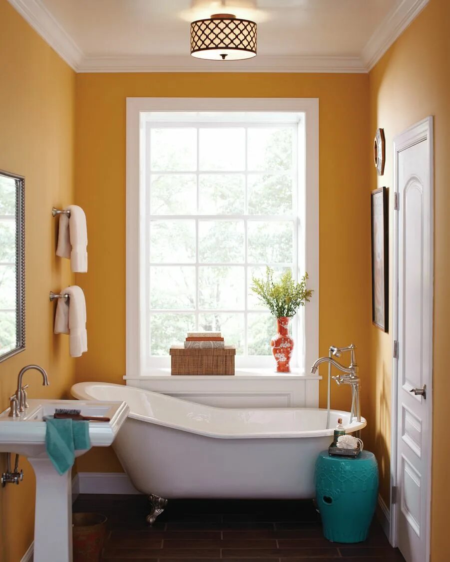 Покрашенная ванна фото A classic clawfoot tub adds a vintage feel to any bathroom. Diy bathroom paint, 