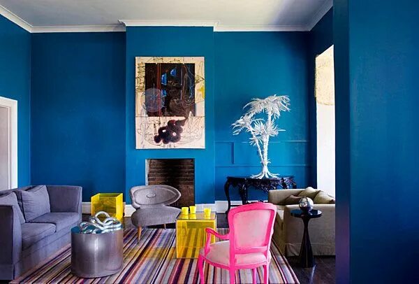 Покрашенные обои в интерьере Fluorescent Decor: Neon Interior Design Ideas to Brighten Your Space Pink living