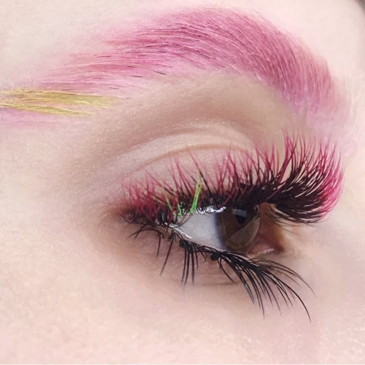 Покрашенные ресницы фото Ombré Lash Extensions Let You Dip Into the Colorful Lash Trend