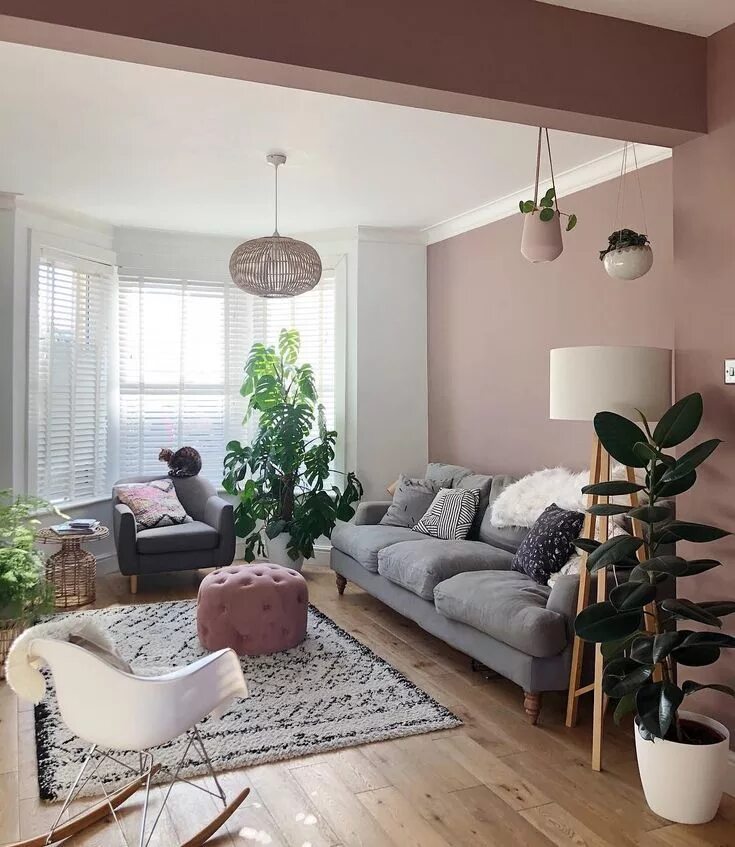 Покрашенные стены в доме интерьер фото Summer Living Room Trends You Can't Miss Before The Season Ends Pink living room