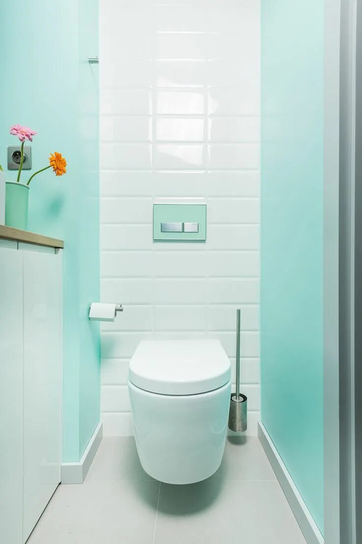 Покрашенный туалет в квартире фото A lovely mint green bathroom is instantly inviting and vibrant, much more so tha