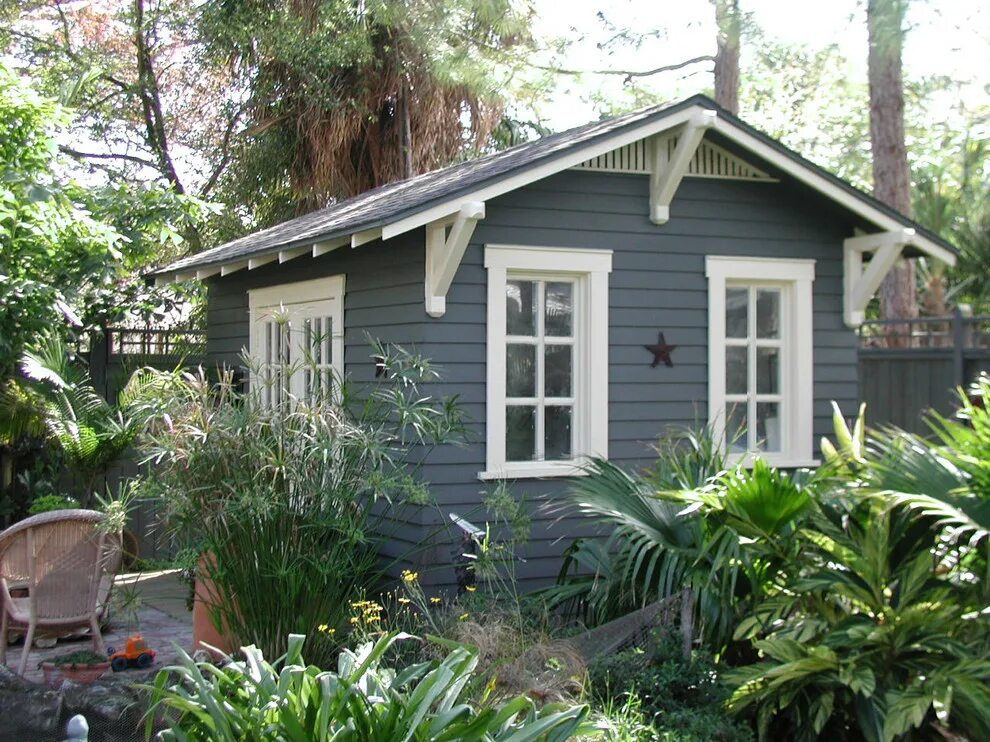 Покрасить дом на даче фото Home Office Shed - Мастеровой - Хозпостройки - Тампа - от эксперта User Houzz Ро