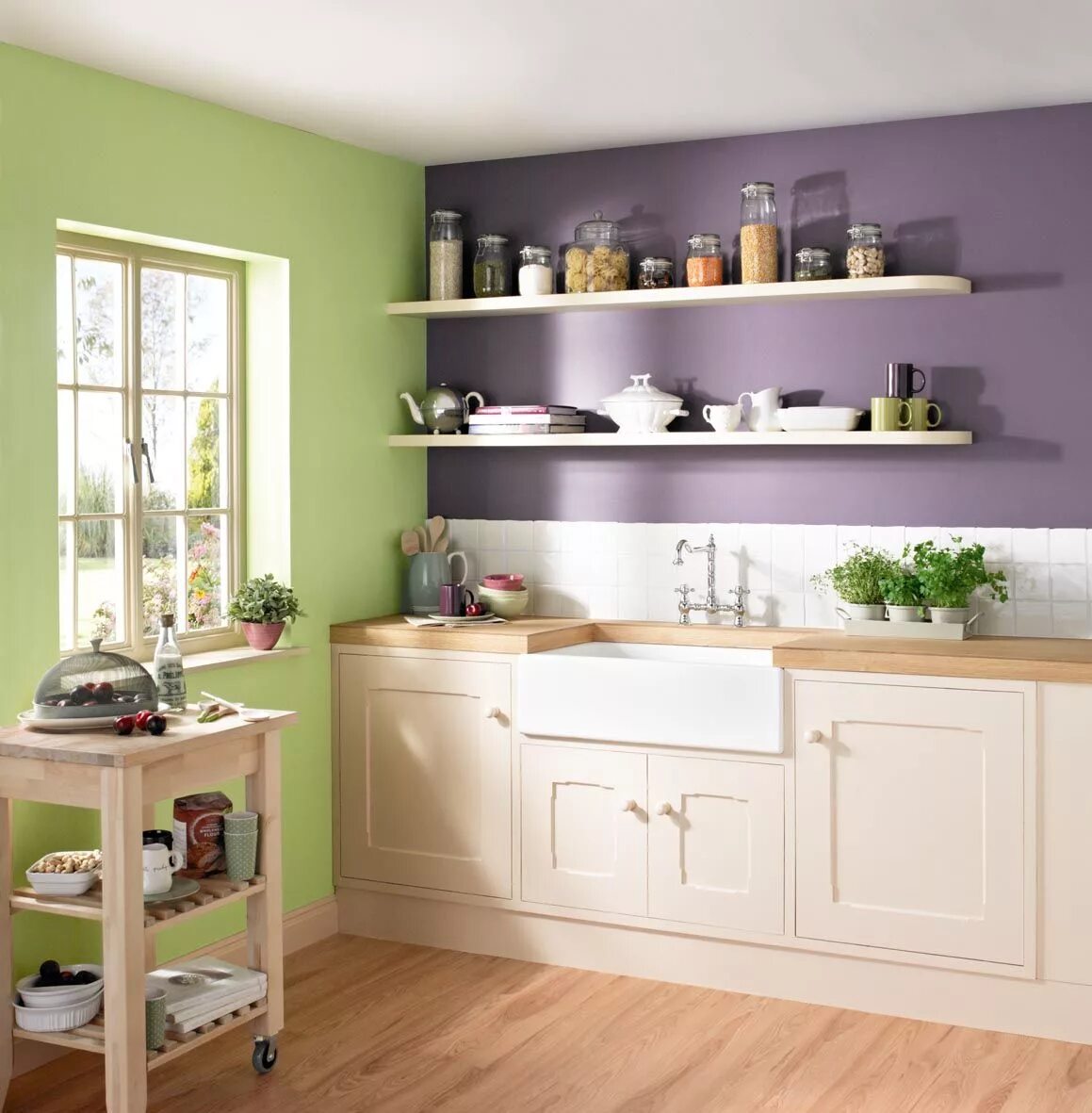 Покрасить кухню фото Crown Kitchen & Bathroom paint in Olive Press (green) and Lola Plum (purple). Be