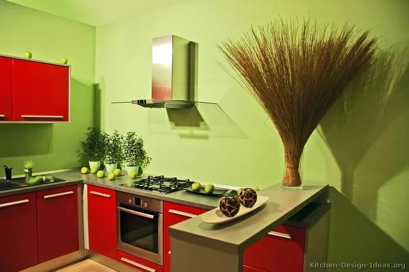 Покрасить кухню краской фото Pictures of Kitchens - Modern - Red Kitchen Cabinets Green kitchen walls, Red ki