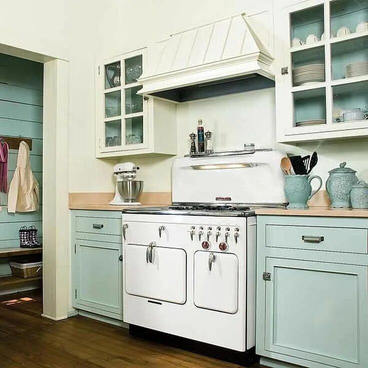 Покрасить кухонный гарнитур фото Pin on PAINT Cottage kitchens, Repainting kitchen cabinets, Two tone kitchen cab