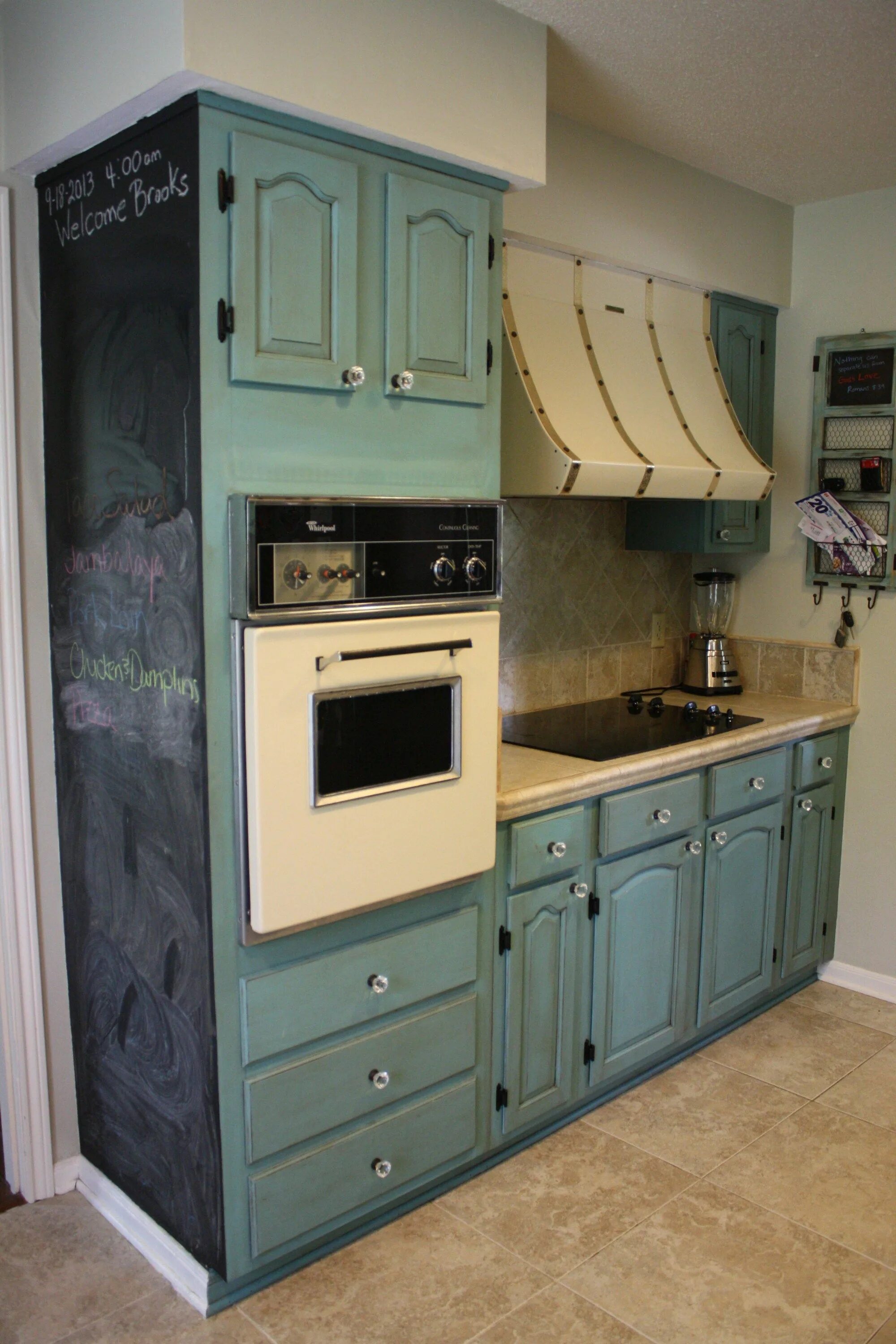 Покрасить кухонный гарнитур фото Transform Your Kitchen with Annie Sloan Chalk Paint - Northshore Parent