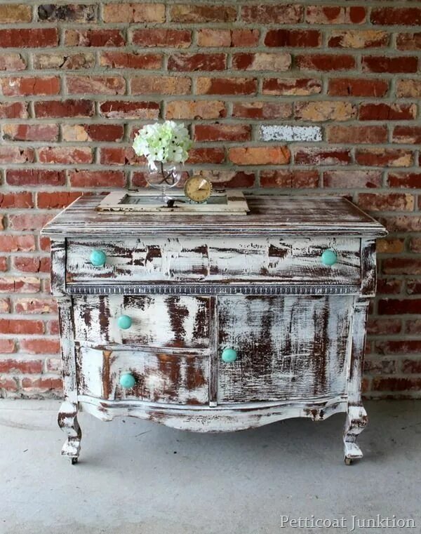 Покрасить старое фото painted-furniture-distressed-shabby-white-dresser by JaneSmit Furniture makeover