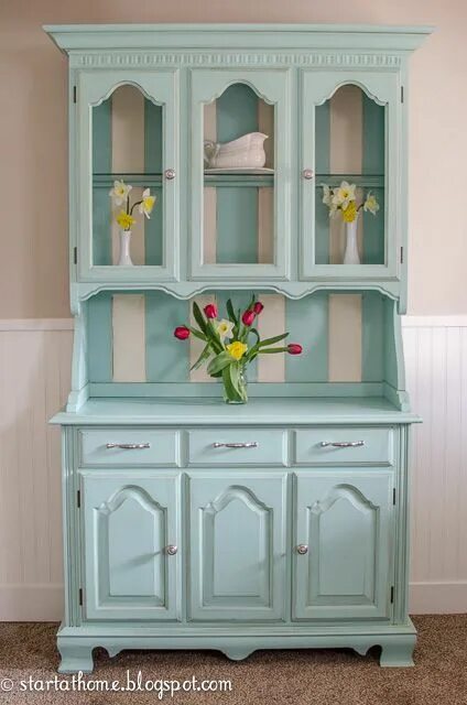 Покрасить старый кухонный буфет фото Paint vintage furniture in non-neutral colors for a breath of fresh spring air. 