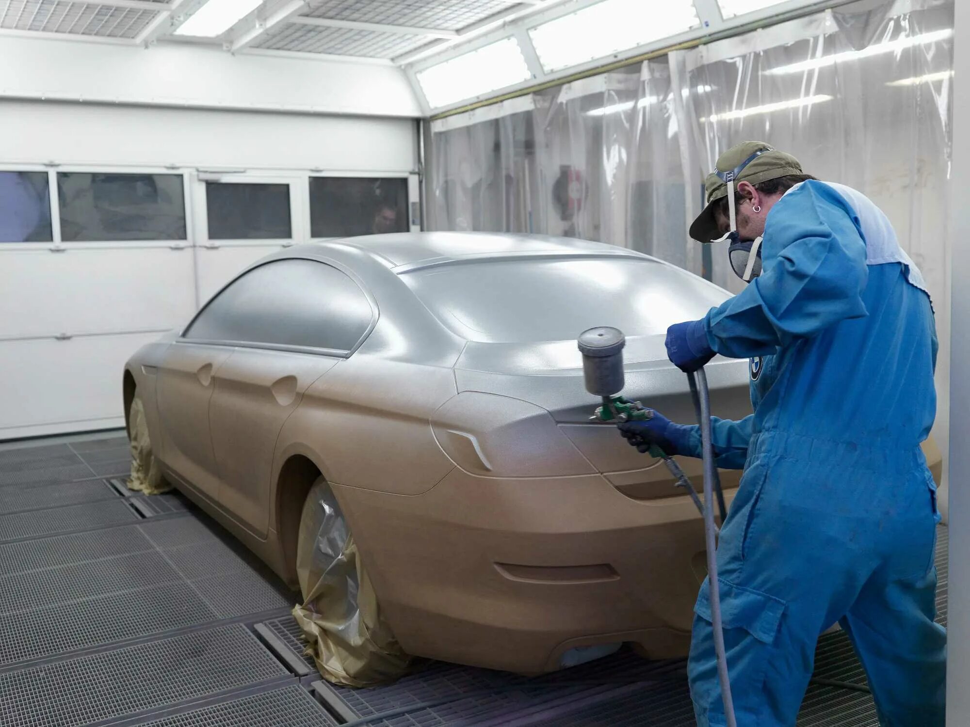 Покраска авто фото Painting the foiled clay model of the BMW 6 Series Gran Coupe (12/2011).