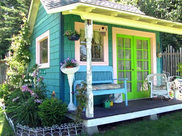 Покраска дачи фото 20 Great Garden Sheds and Potting Benches You'll Want in Your Backyard Cool shed