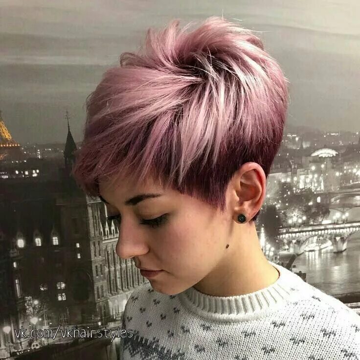 Покраска коротких женских стрижек Pin by Инна Кузнецова on Прически Short hair trends, Short hair styles, Pink sho