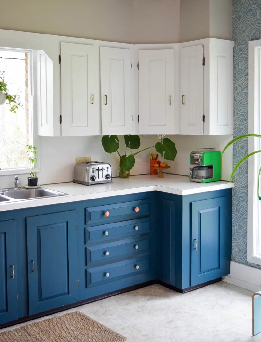 Покраска кухонного гарнитура фото Before & After: A Dreary Kitchen Gets A Bright Makeover for Spring - Design*Spon