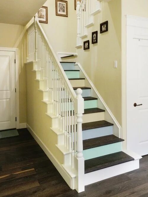 Покраска лестниц в два цвета фото teal painted stair - Google Search Traditional staircase, Traditional interior, 