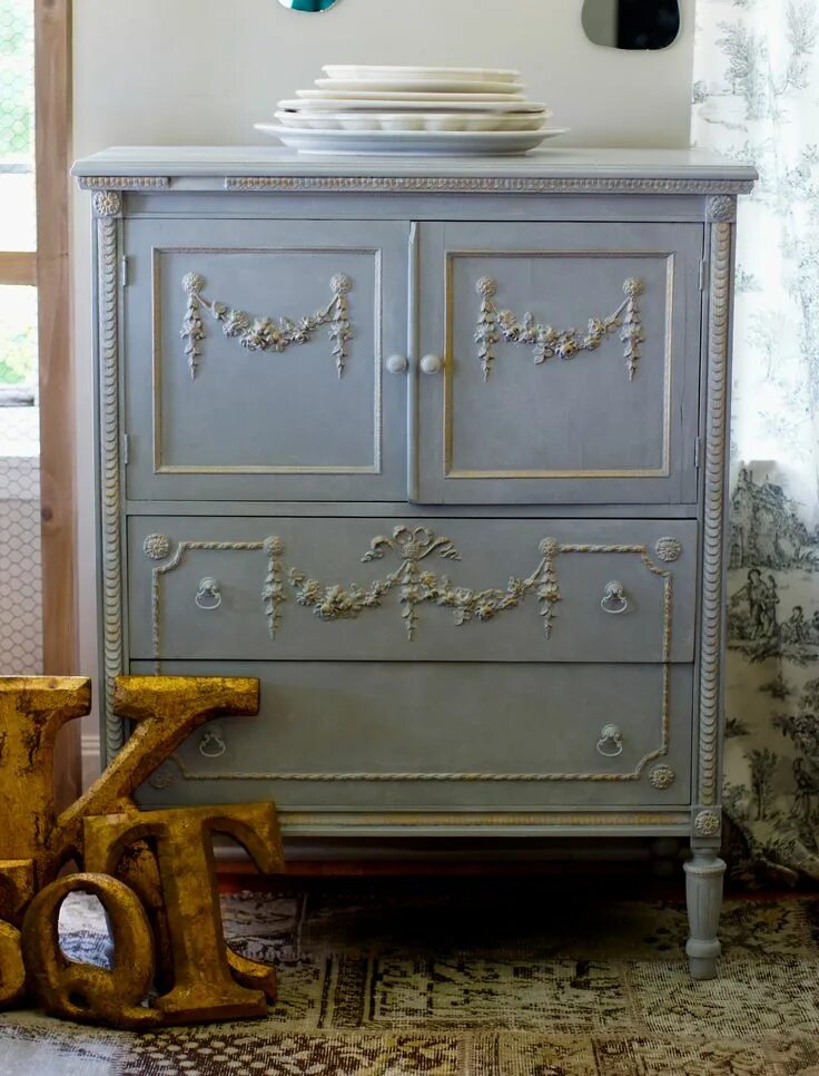 Покраска мебели фото the me & mrs. jones squad just completed this lovely old linen press. renee did 