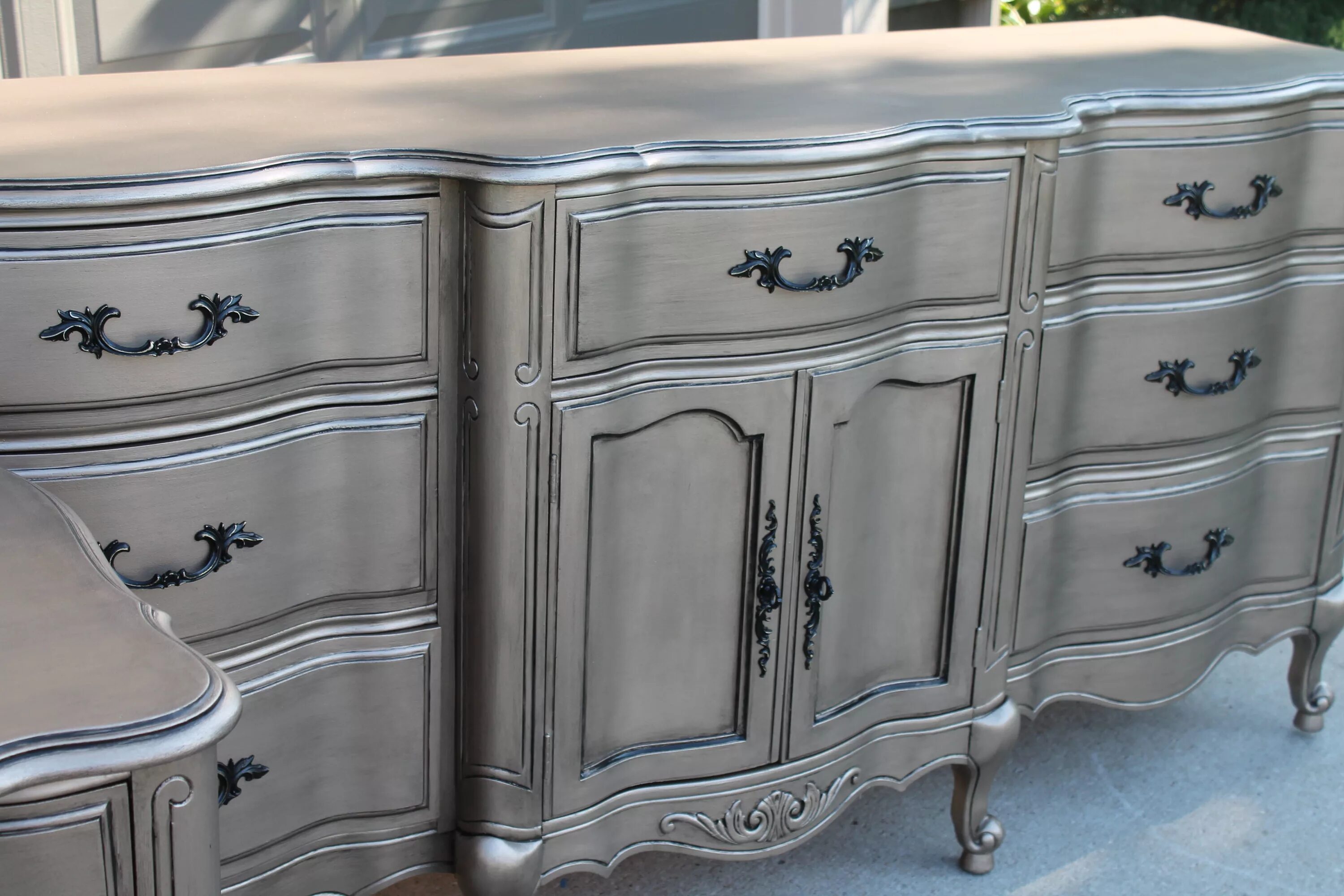 Покраска мебели фото Silver Furniture - My most talked about finish The Magic Brush Mobilier de salon