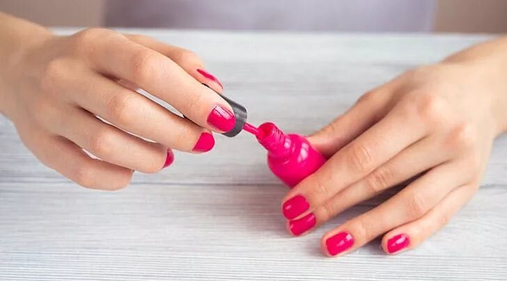 Покраска ногтей фото The Brilliantly Easy Way to Fix Clumpy Nail Polish Nägel lackieren, Nagellack re