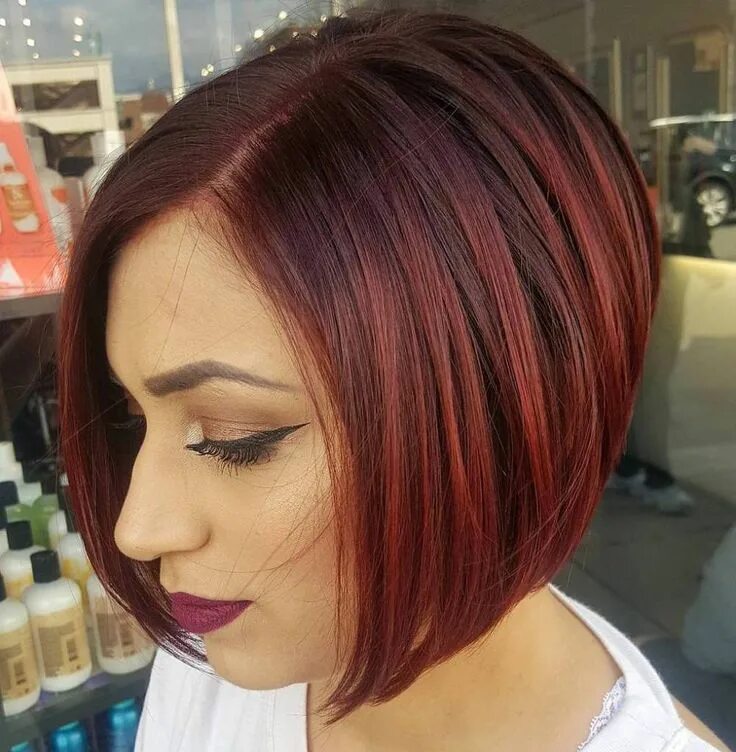 Покраска прически каре Side-Parted Sleek Burgundy Bob Short bob hairstyles, Short bob haircuts, Bob hai